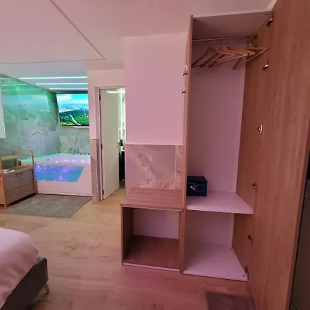 Top1 Luxury Πανσιόν Ρέτζιο ντι Καλάμπρια